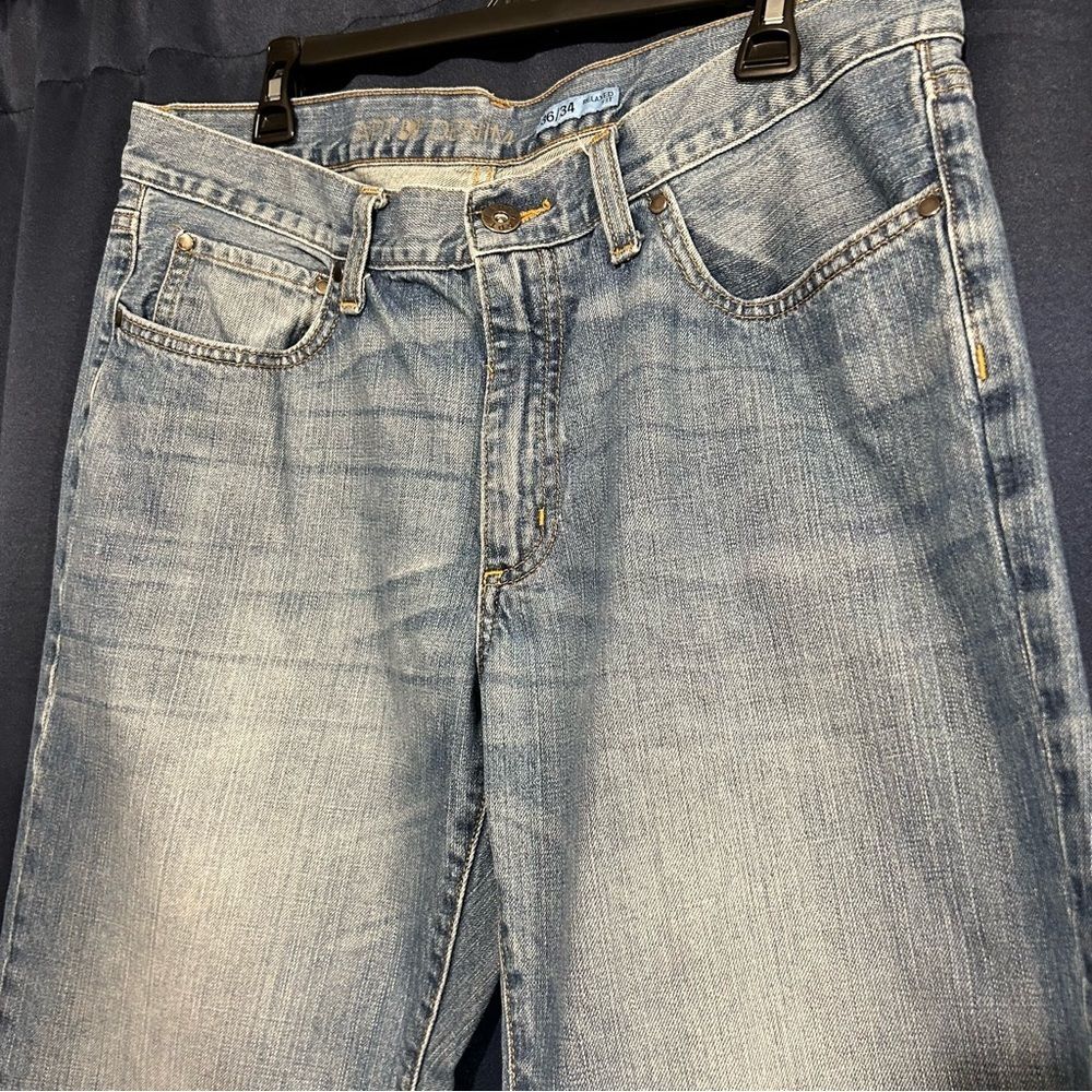 APT. 9 36/34 Relaxed Fit Medium Wash Denim Jeans 5 pockets 100% Cotton